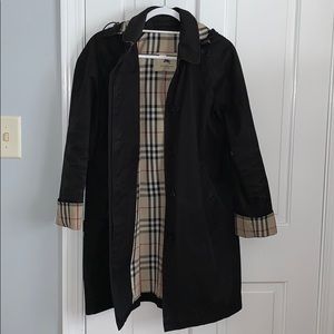 Burberry woman’s dark blue rain coat!